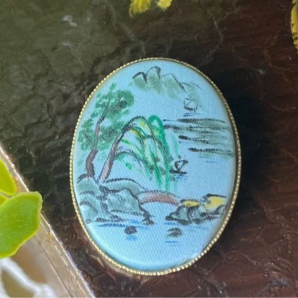 Vintage Unique Handpainted Landscape On Satin Fabric Brooch 1.5”x1.75” - Picture 2 of 4